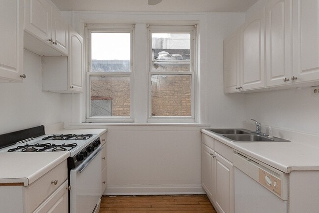 Building Photo - 4409 N Kenneth Ave