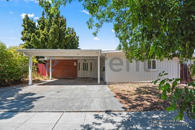 Building Photo - 921 Lakebird Dr