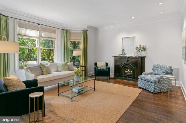 Foto del edificio - 2720 Chain Bridge Rd NW