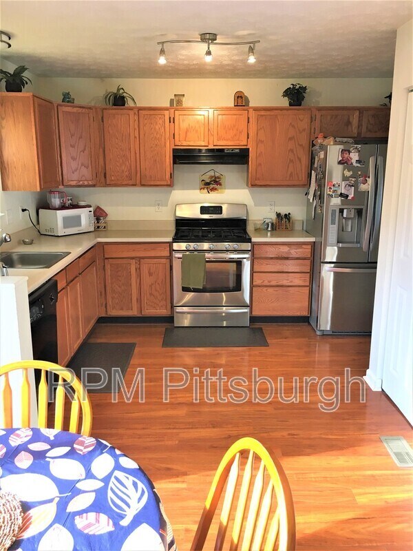 Foto del edificio - 1136 Shawnee Ridge Dr