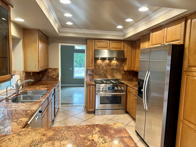 Building Photo - 5921 Bellfield Ln