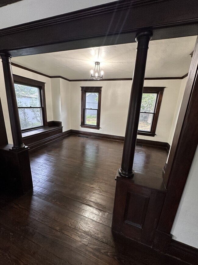 Foto del edificio - 910 S Main St