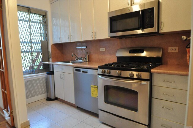 Foto del edificio - 105-28 65th Ave