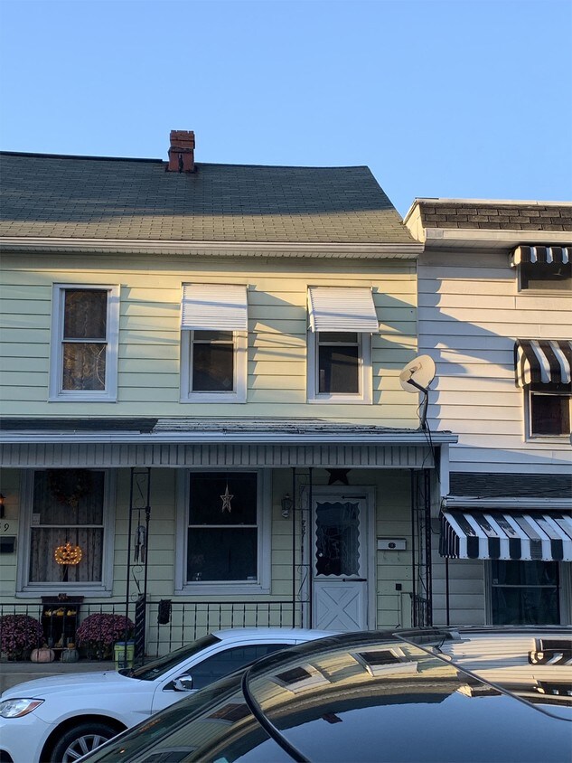 Primary Photo - 737 Walnut St