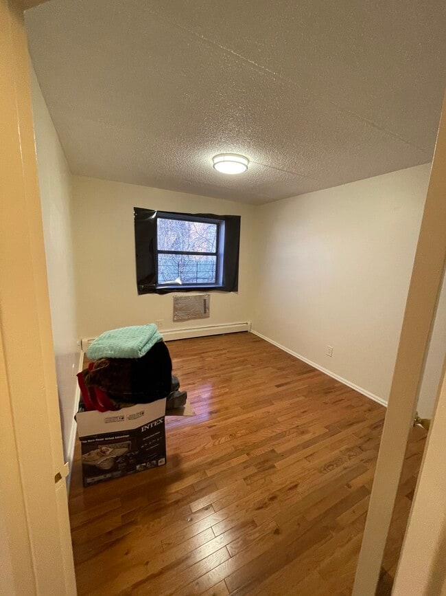 Bedroom - 551 E 148th St
