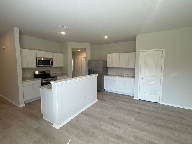 Foto del edificio - *Move In Special* BRAND NEW Three Bedroom ...