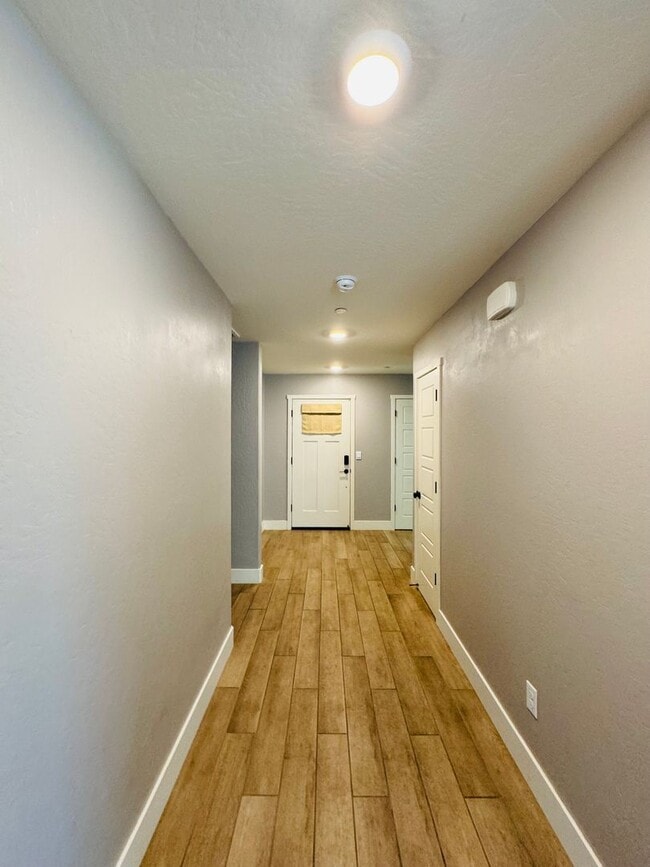 Foto del edificio - Beautiful 4 Bedroom 2 Bath Home with SOLAR...
