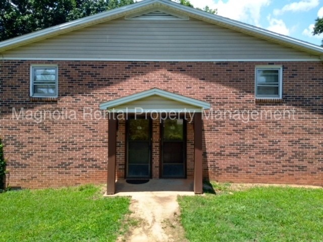 Building Photo - Broadway Lake Apartment