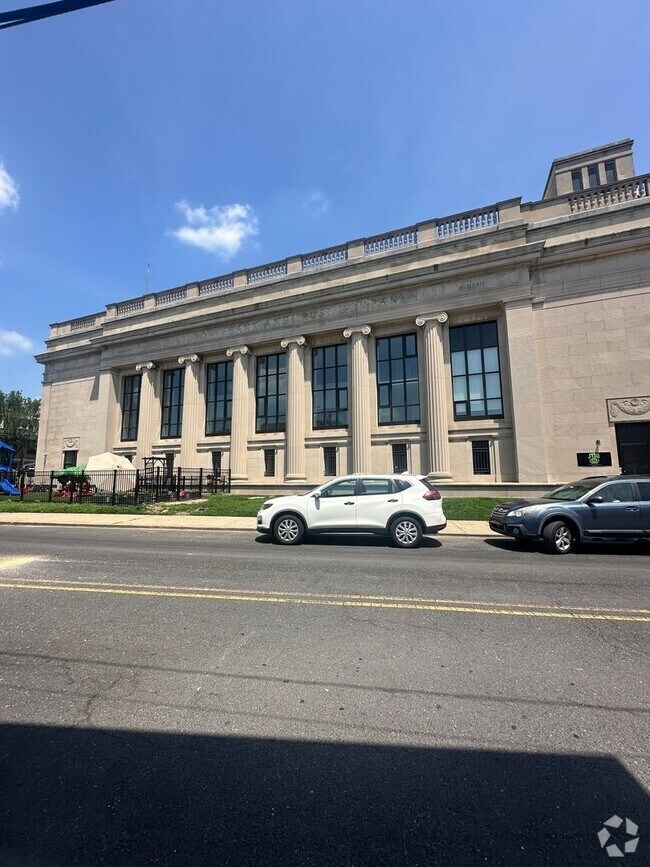 Building Photo - 400 York Rd
