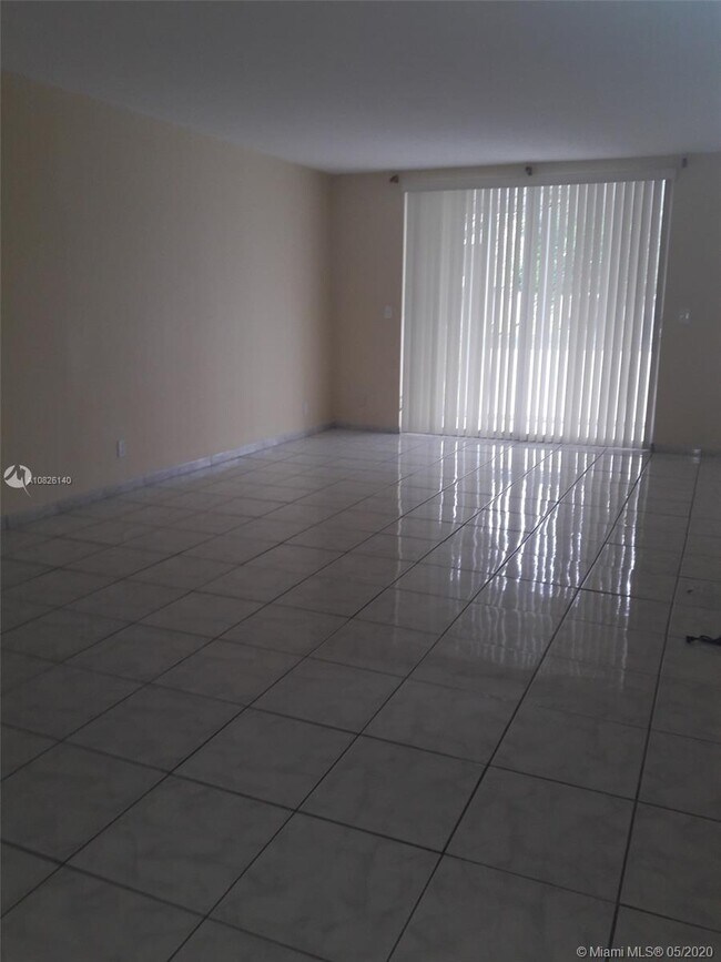 Building Photo - 5950 Del Lago Cir