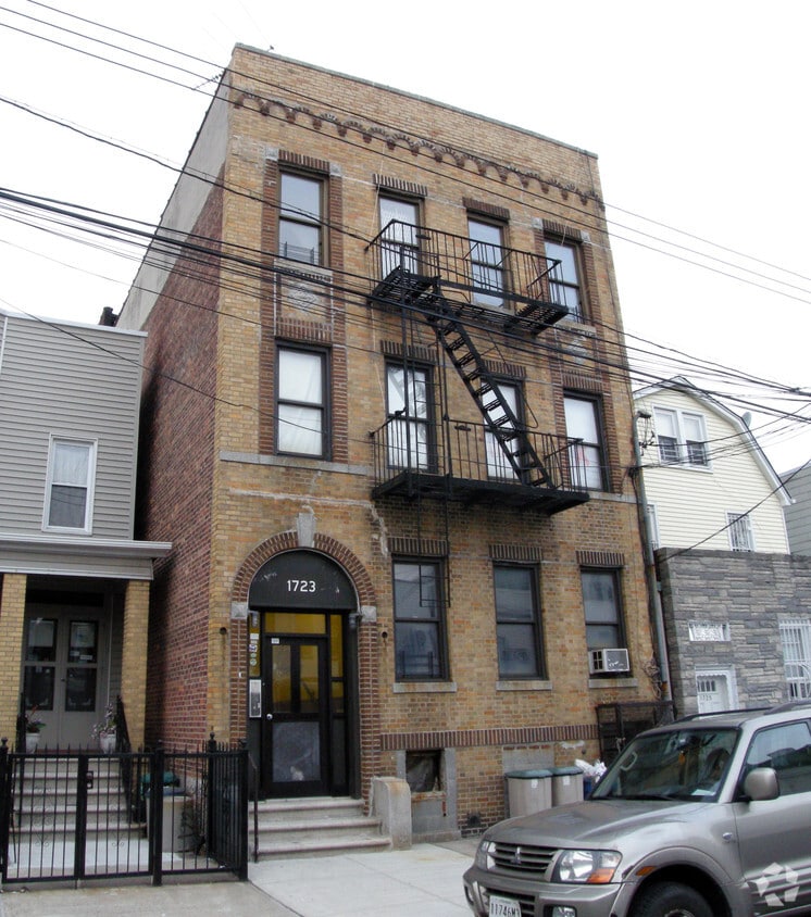 Primary Photo - 1723 Taylor Ave
