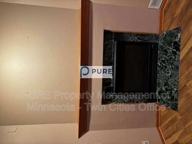 Building Photo - 1033 Traditions Ct