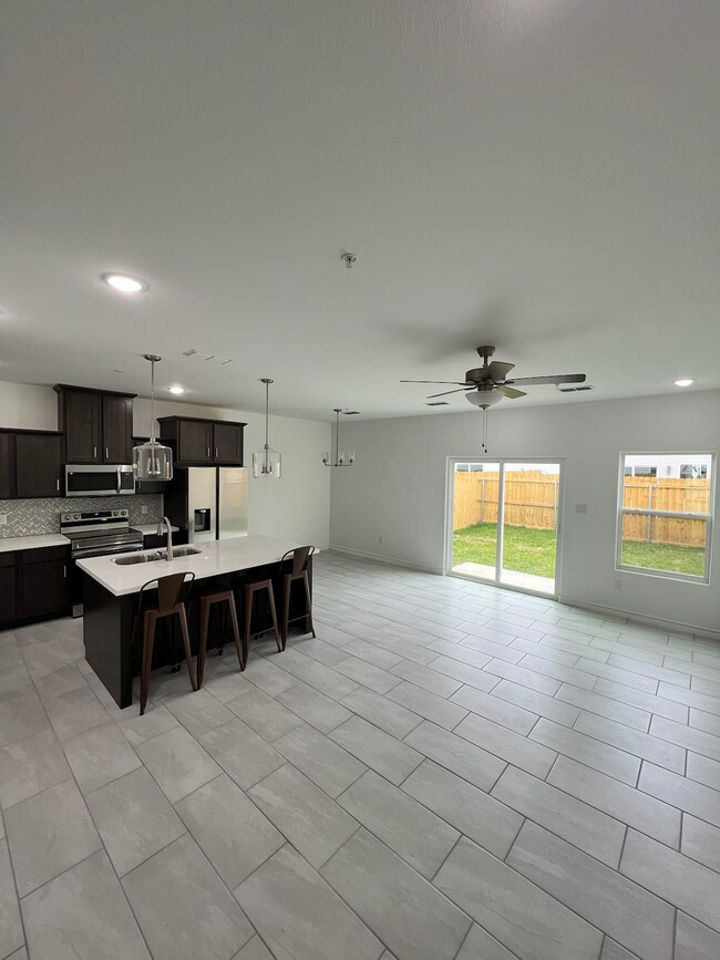 Building Photo - 9912 Kaspar Dr