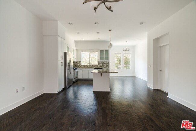 Foto del edificio - 12920 W Runway Rd