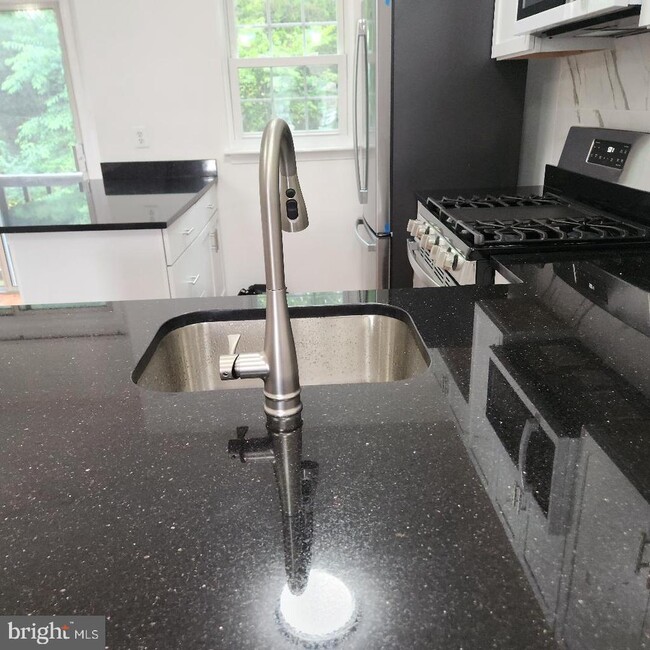 Foto del edificio - 4116 Ashmere Cir