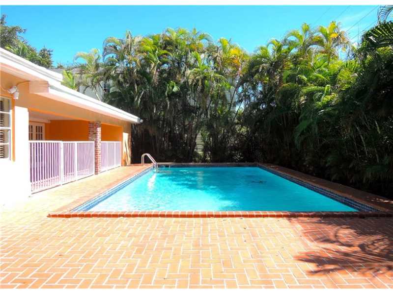 Primary Photo - 740 Santurce Ave