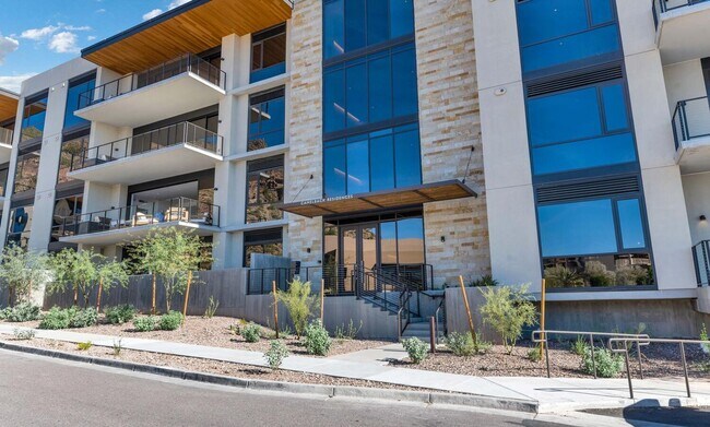 Building Photo - 4849 N Camelback Rdg Dr