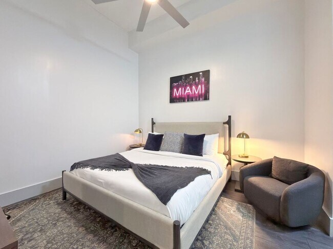Building Photo - 1200 Brickell Bay Dr