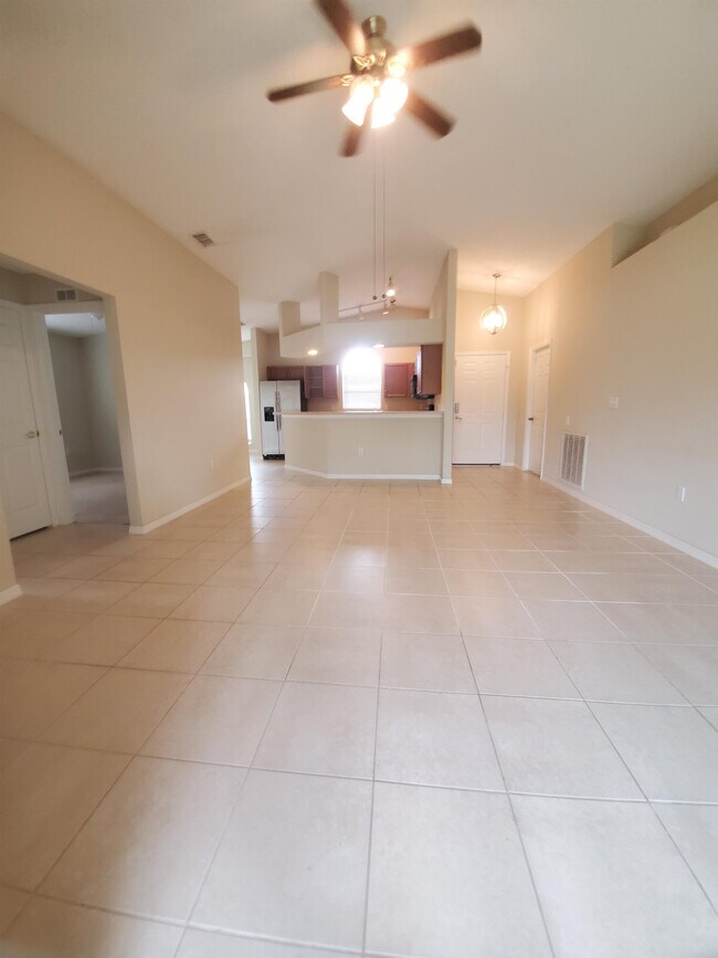 Foto del edificio - 921 Westwinds Dr