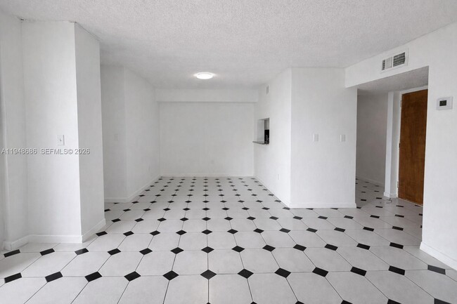 Foto del edificio - 11800 SW 18th St