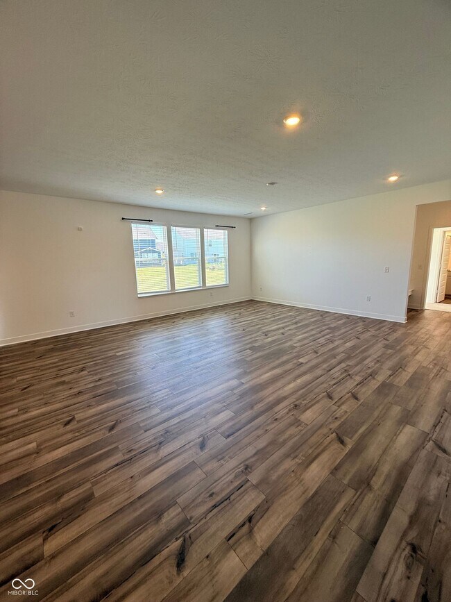 Foto del edificio - 1046 Elmwood Ln