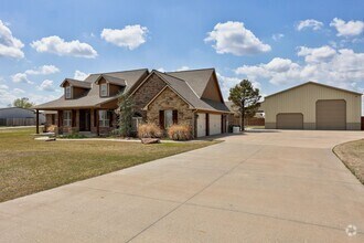 Building Photo - 7985 Alberts Dr