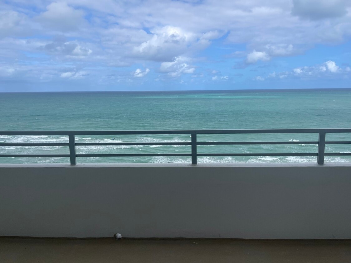 Primary Photo - 5555 Collins Ave