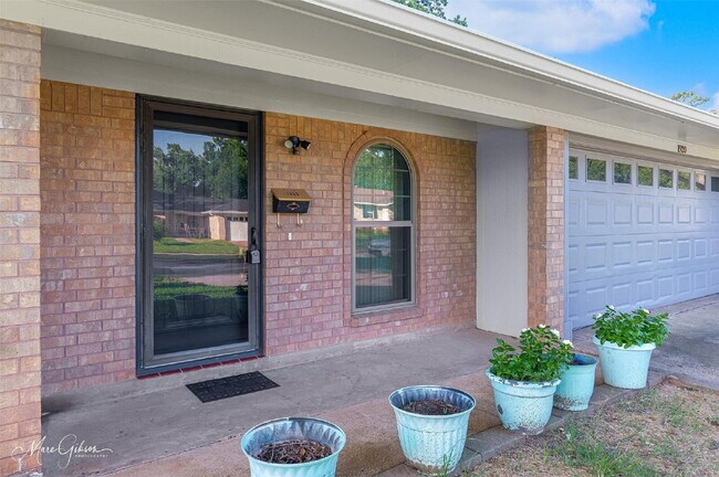 Foto del edificio - "Charming 3-Bed, 2-Bath Home with 1400 Sq Ft of Comfort in Bossier City!"