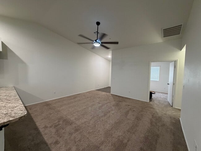 Foto del edificio - 3 BEDROOM HOME IN DESERT SKY!