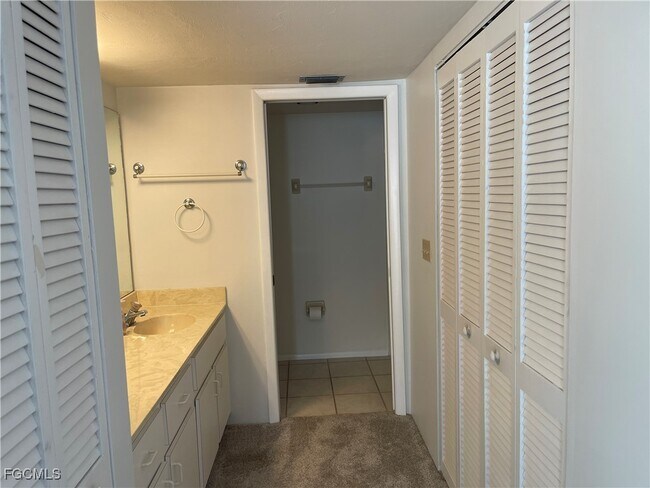 Foto del edificio - 5930 Trailwinds Dr