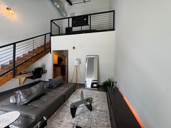 Building Photo - 200 Anthony St