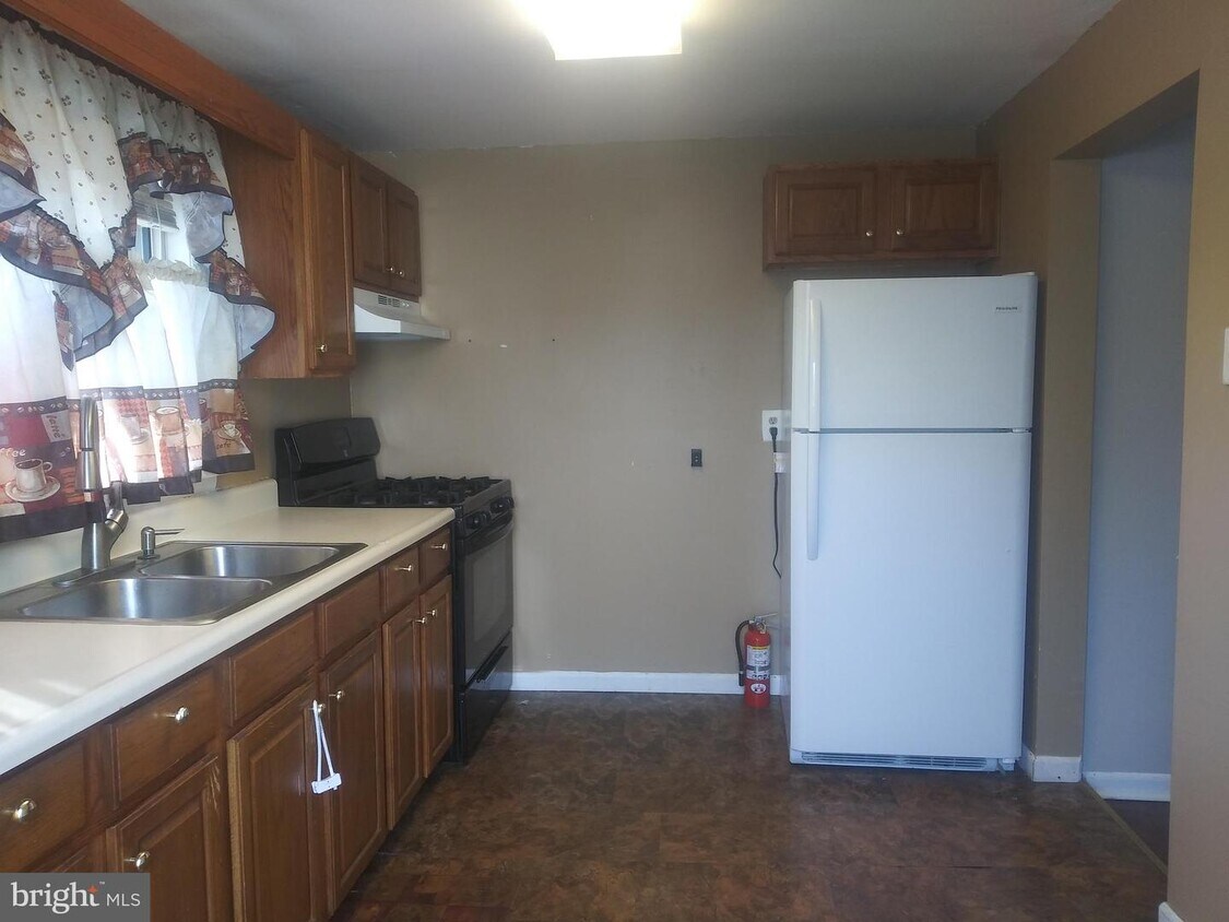 101 Mantua Blvd, Mantua Township, NJ 08051 Room for Rent in Mantua
