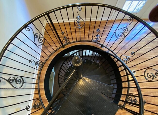 Foto del edificio - 3 bed/2 bath Beautiful 1-Level Home + Finished Basement! in PRIME BROOKHAVEN LOCATION!