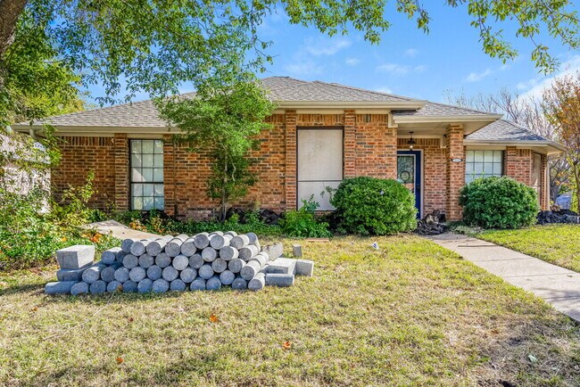 Building Photo - 504 N Winding Oaks Dr