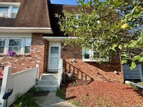 Building Photo - 56 Chaucer Ct