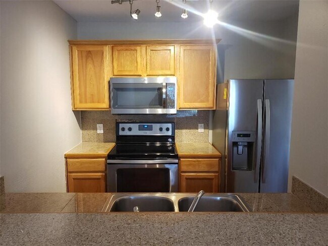 Building Photo - 4141 Whiteley Dr