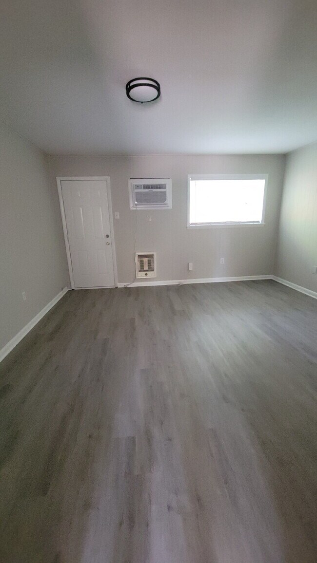 Foto del edificio - 3815 Mcvay Street Southwest Apt C