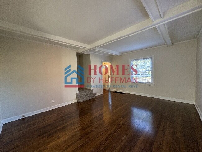 Foto del edificio - Two Bedroom Townhome | Fenced in Back Yard