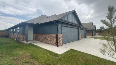 Building Photo - 11513 University Dr