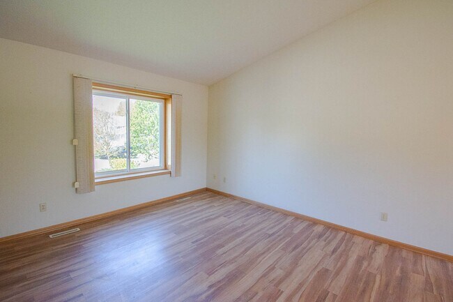 Foto del edificio - Updated Bamber Ridge Split-Level with Fenced Yard