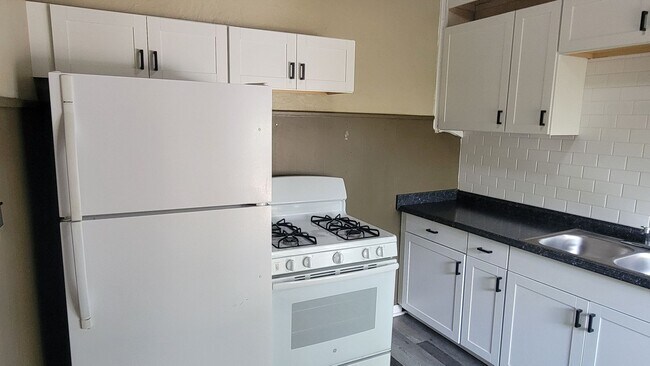 Building Photo - 1 Bedroom 1 Bathroom w/ Office - Available...
