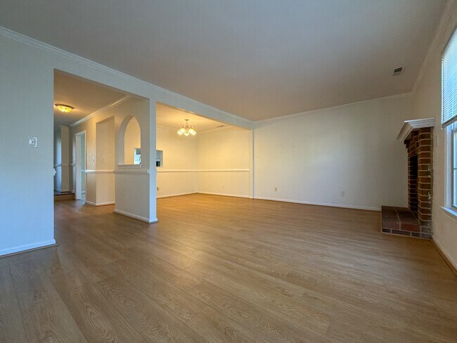 Building Photo - 4780 Marlwood Way