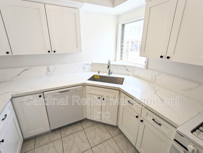 Building Photo - 1743 N Edgemont St