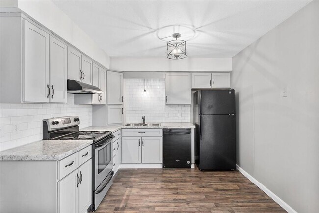 Foto del edificio - Discover Findlay, a well-located 2-bedroom, 1-bath home in Imperial, PA.