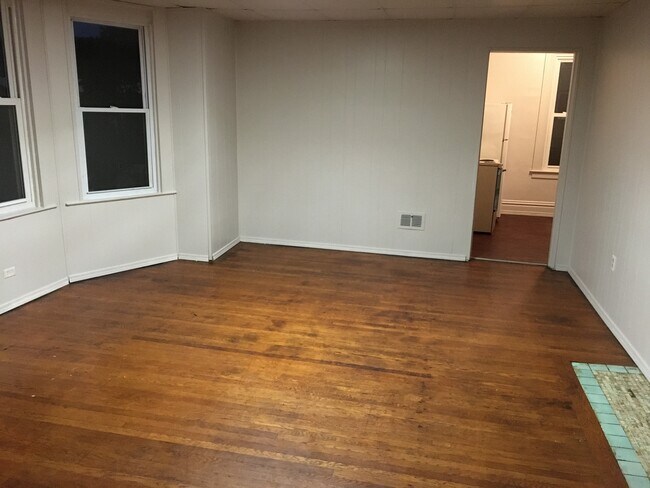 Living Room - 703 Taylor Ave