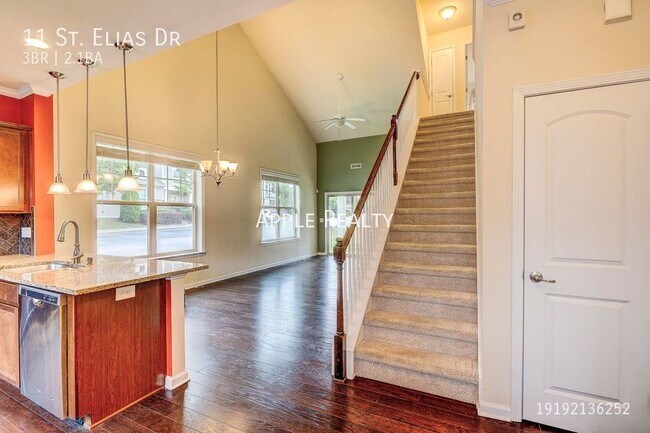 Foto del edificio - 3/2.5 End Unit Townhome Available mid July