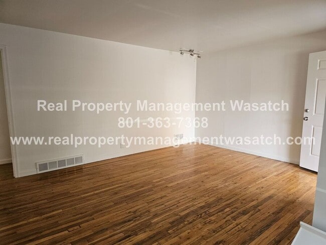 Building Photo - 1067 Signora Dr