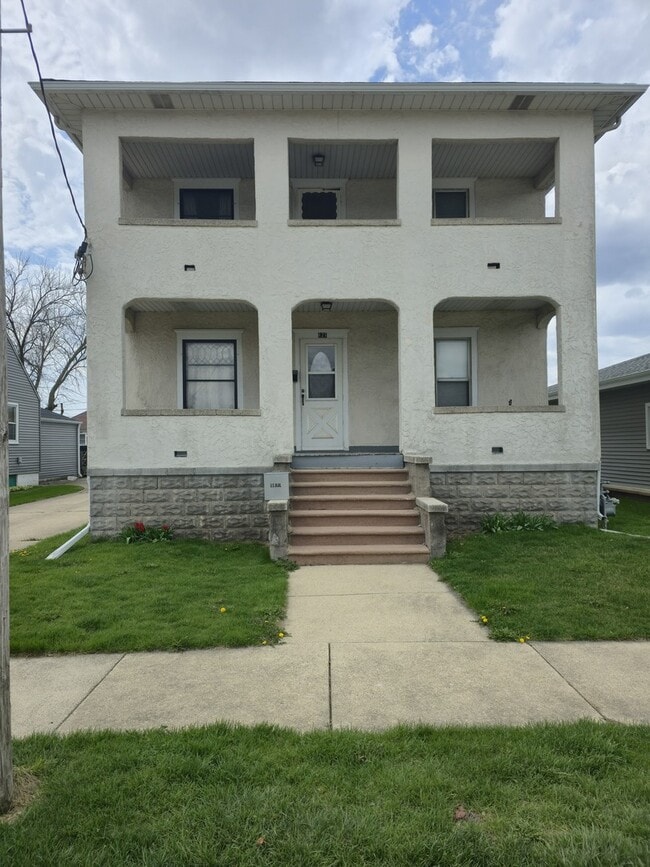 Building Photo - 121 Davis Ave