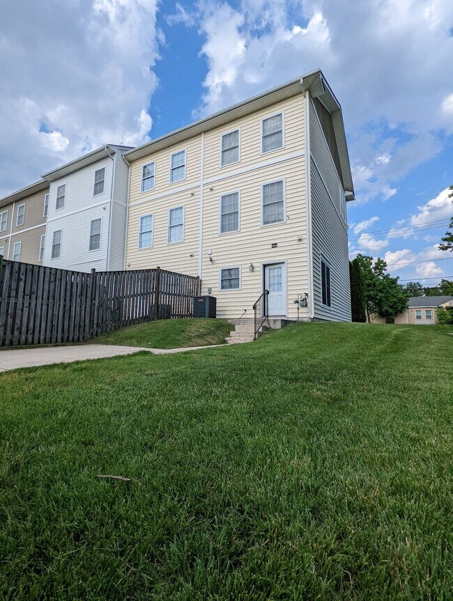 Building Photo - 3221 Stanton Rd SE
