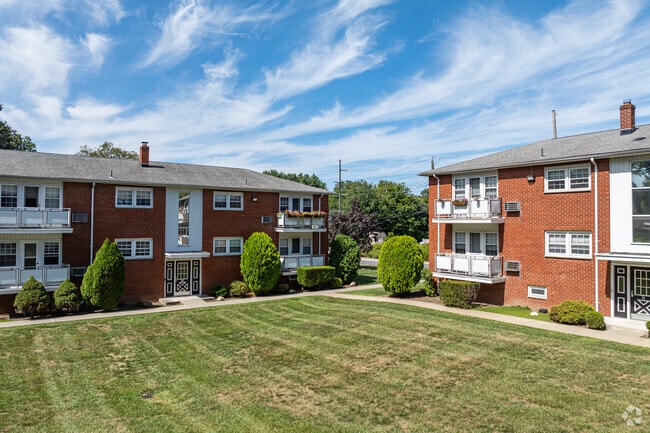 Alternar - Buckingham Court Gardens